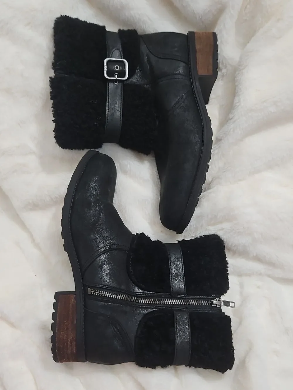 UGG Blayre II Sheepskin Moto Ankle Boots Black Leather Water Resistant  Size 9